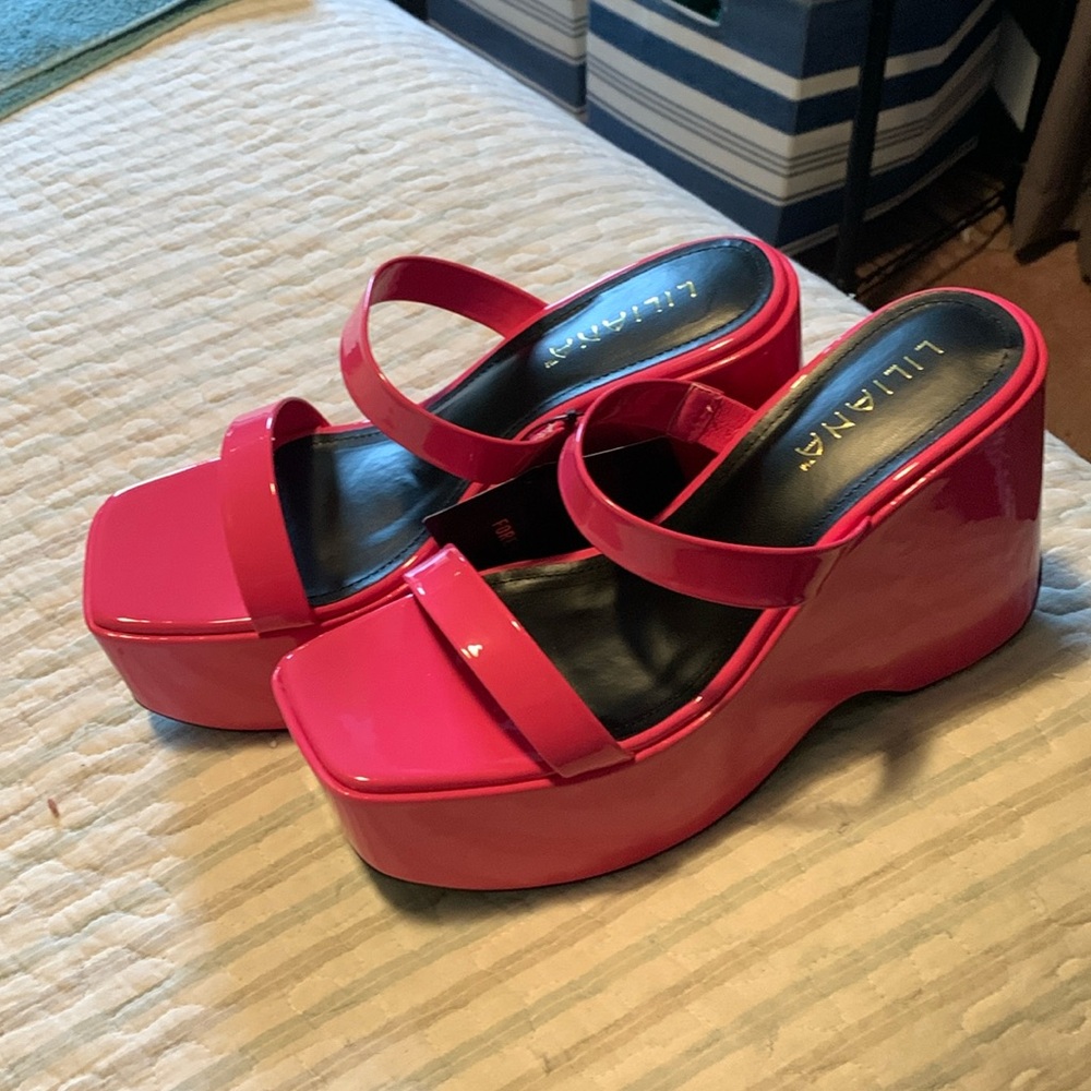 Forever 21 Liliana Fuchsia Platform Wedge Sandals NWT’s Size 9.